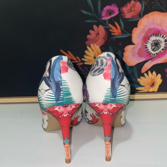 Floral Marc Fisher Heels- NWOT - Picture 5 of 8